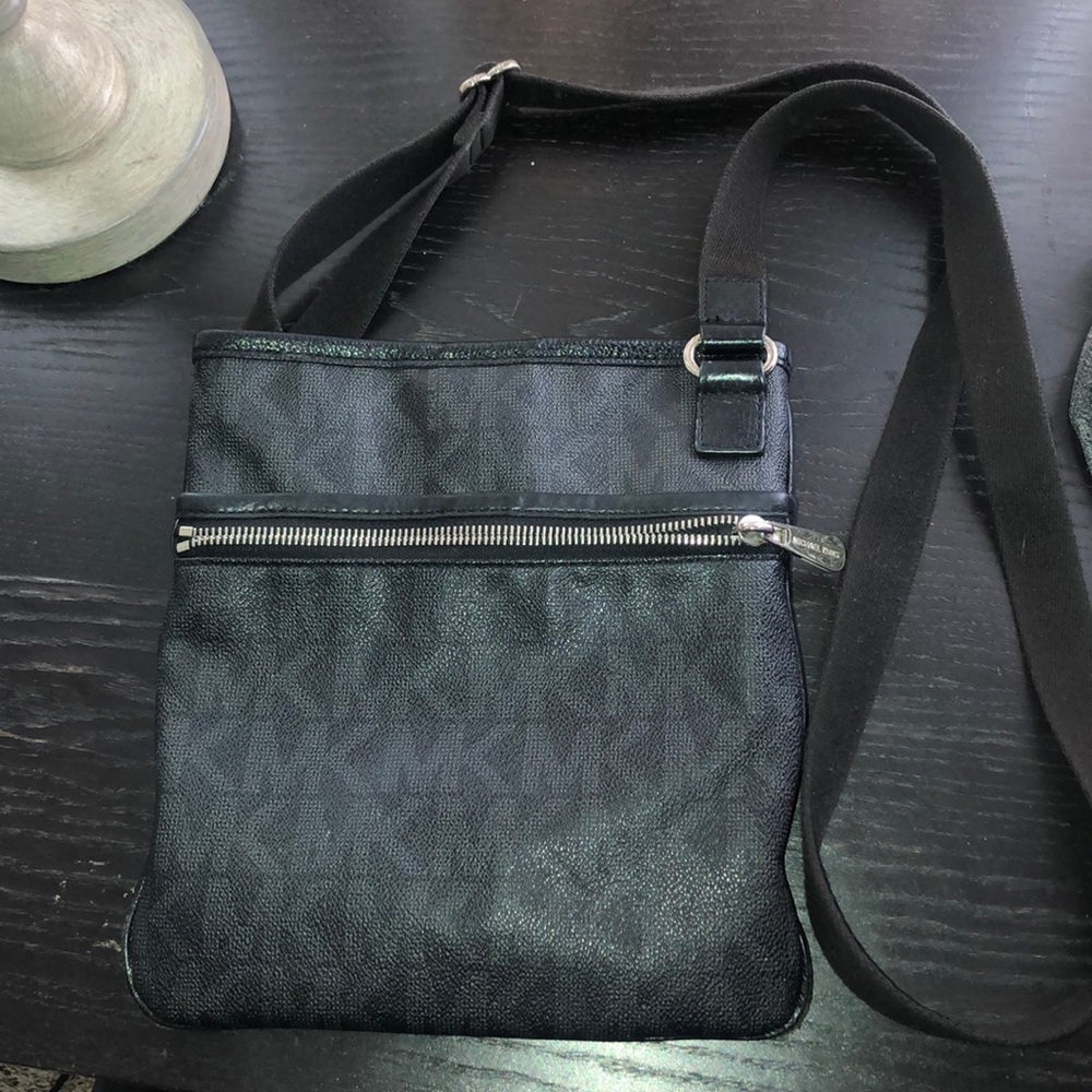 Michael kors cross body